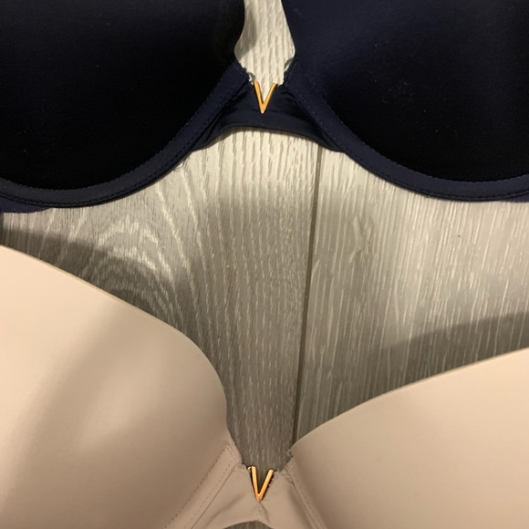 VS bras - Picture 2 of 2